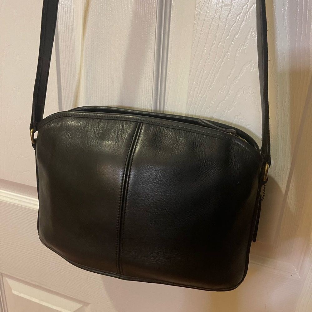Vintage Coach 9976 Black Leather Crossbody Bag  adjustable strap Brass hardwares